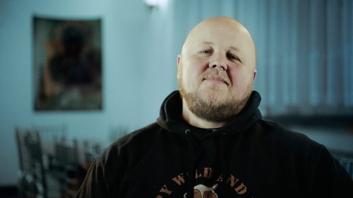 Z uzależnień i przemocy do nowego życia – szczere świadectwo Piotra